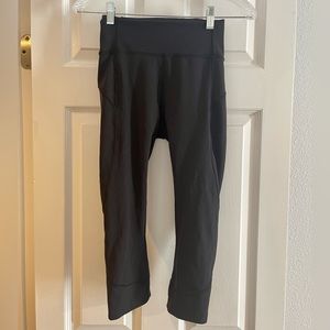 Lululemon Crop Leggings. Size: 4. Color: Black.